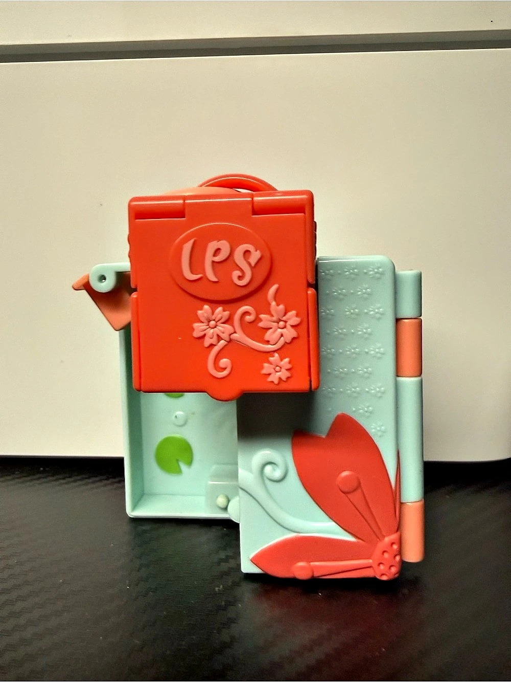 Hasbro Littlest Pet Shop Teeniest Tiniest Pop-Up Mini Playset